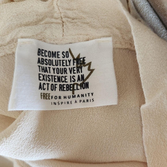 𝅺Free for Humanity Ivory Flowy Blouse - Picture 5 of 5